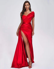 فستان سهرة مطرز مكشوف الكتف بفتحة جانبية - أحمر